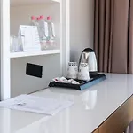 Отель Yacht Влёра