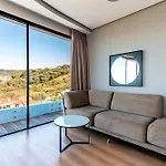Yacht Hotel 4*