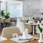 Hotel Yacht 4*