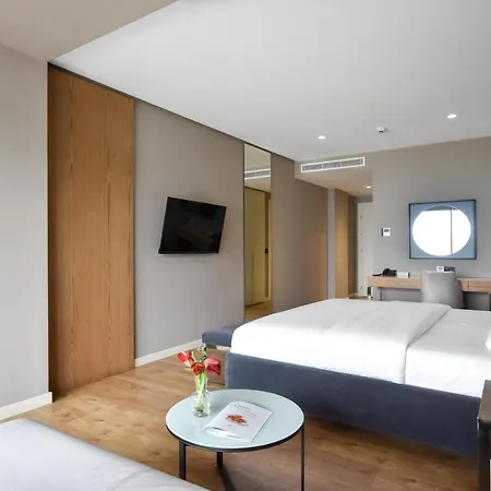 Yacht Hotel 4*
