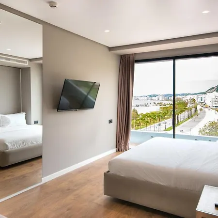 Yacht Hotel 4*