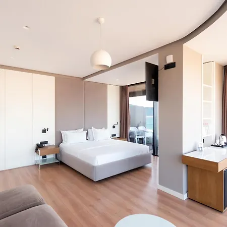 Yacht Hotel 4*
