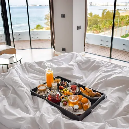 Yacht Hotel 4*