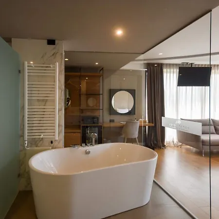 Hotel Yacht 4*