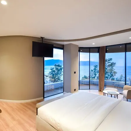 Hotel Yacht 4*