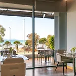 Yacht מלון 4*