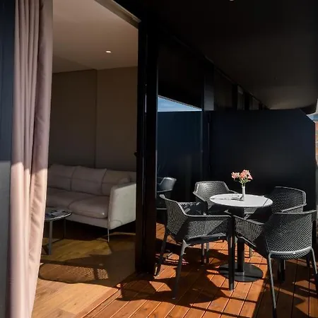Yacht Hotel 4*