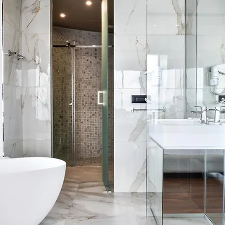 Yacht Hotell 4*