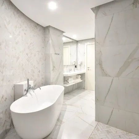 Hotell Yacht 4*