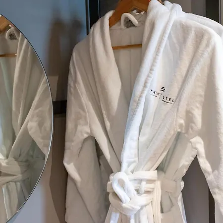 Yacht Hotell 4*