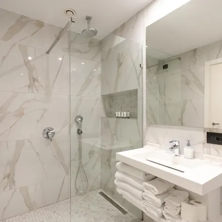 Yacht Hotell 4*