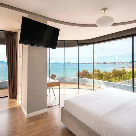 Yacht Ξενοδοχείο 4*