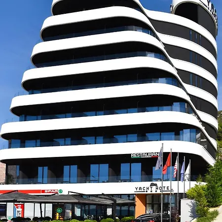 Yacht Hotel 4*